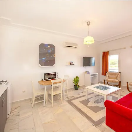Дом отдыха Charming House With Fascinating View, Shared Pool And Terrace Near Beach In Gumusluk, Bodrum