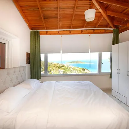 Дом отдыха Charming House With Fascinating View, Shared Pool And Terrace Near Beach In Gumusluk, Bodrum