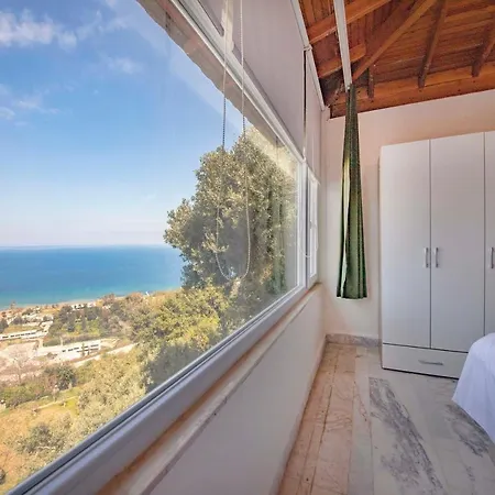 Charming House With Fascinating View, Shared Pool And Terrace Near Beach In Gumusluk, Bodrum *