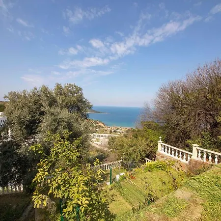 Charming House With Fascinating View, Shared Pool And Terrace Near Beach In Gumusluk, Bodrum Case de vacanță *