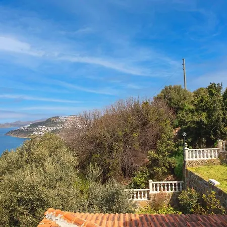 Charming House With Fascinating View, Shared Pool And Terrace Near Beach In Gumusluk, Bodrum Case de vacanță Gümüşlük